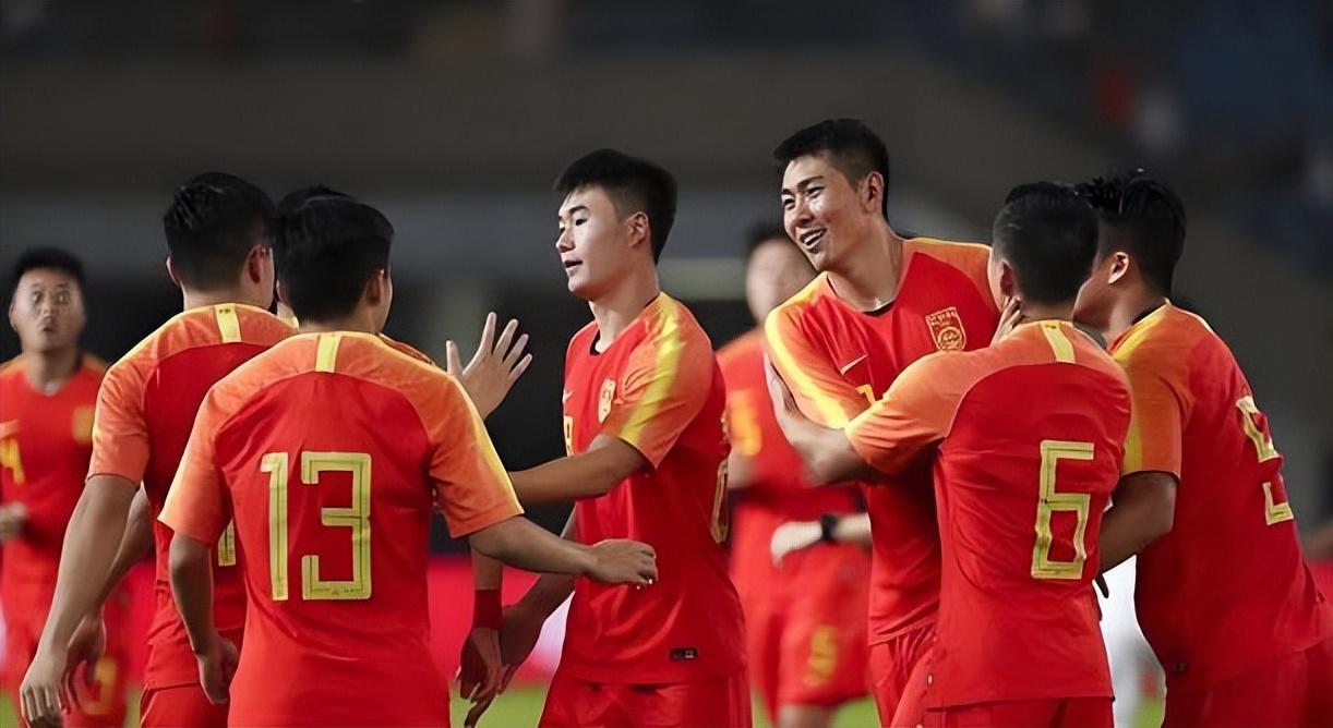 b体育入口-邵佳一刚带国足踢了一场热身赛，这两位锋霸就爆发，携手进两球