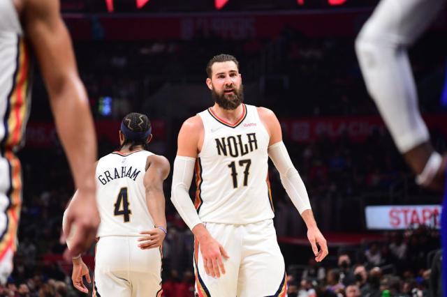 b体育app-7记三分化身中锋版库里 瓦兰一数据创造NBA历史