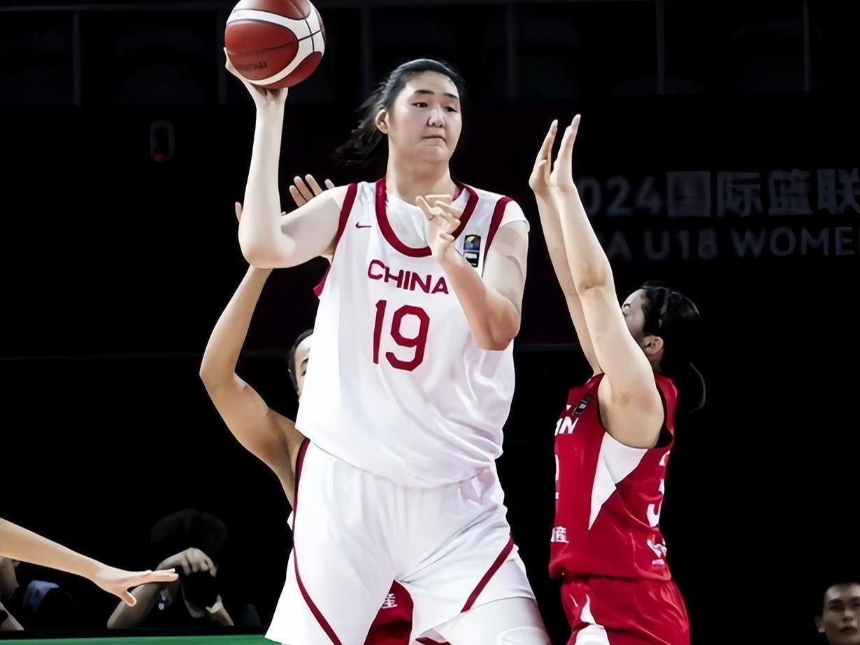 b体育-女版姚明暂离国家队，短期弃用非浪费天赋，长期打磨方出顶级内线