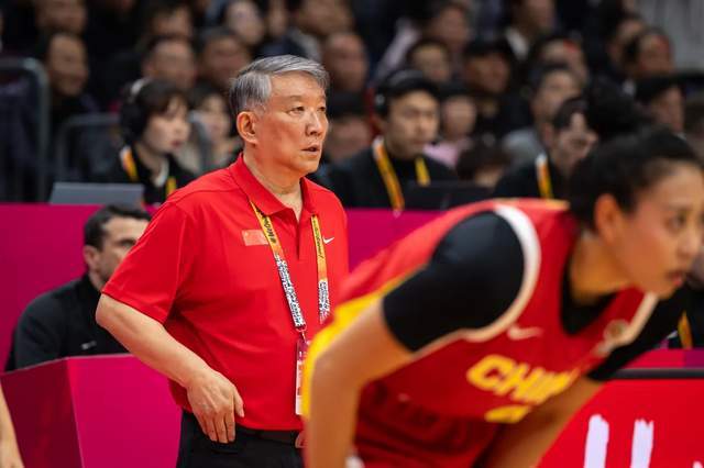 b体育入口-为何连续4人拒集训？宫鲁鸣老一套遇挑战，杨力维表态 郑薇或回归